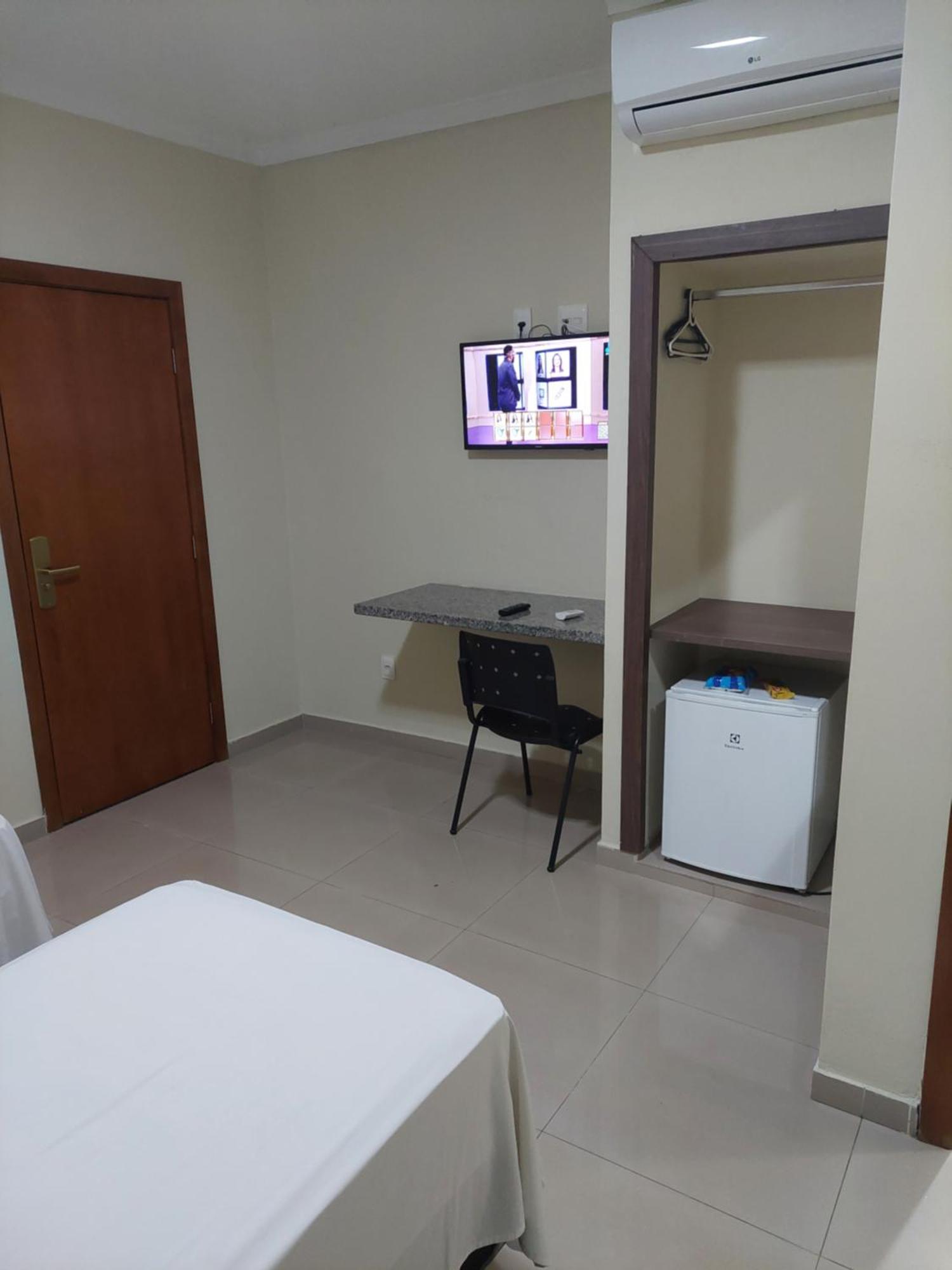 Apoema Hotel Cuiabá Esterno foto